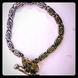 Metal bracelet with a clasp. Weaved pattern